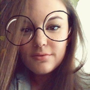 Meet your Posher, Alyssa